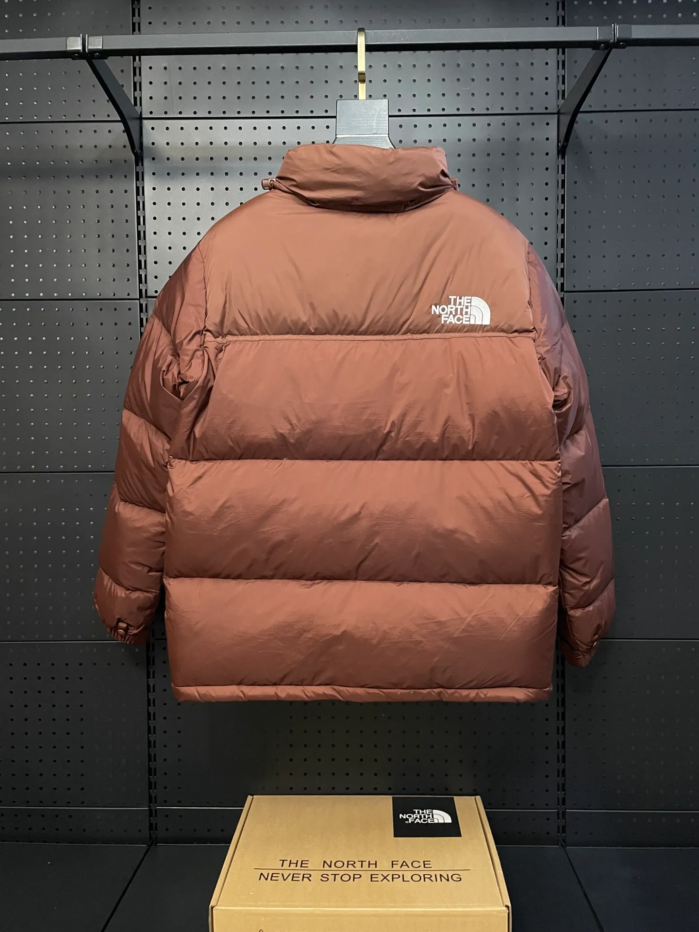 Coffee Brown 【The North Face 1996Nuptse 1996/Classic / / 】 ： The North Face" 、 。 The North Face" 。 The North Face。 。 , 。 The North Face" , Yosemite Half Dome, 。 + ： ✅ ：RDS Quality 700 / 280g ✅ ： ✅ ：YKK ISO 9000Quality ZP ✅ ：340TPremium ✅ ： ， ， Lightweight 。 ： ： DWR (DWR ） ～ ： 700 （RDS ) 1990 ， ， ， ， Lightweight 。